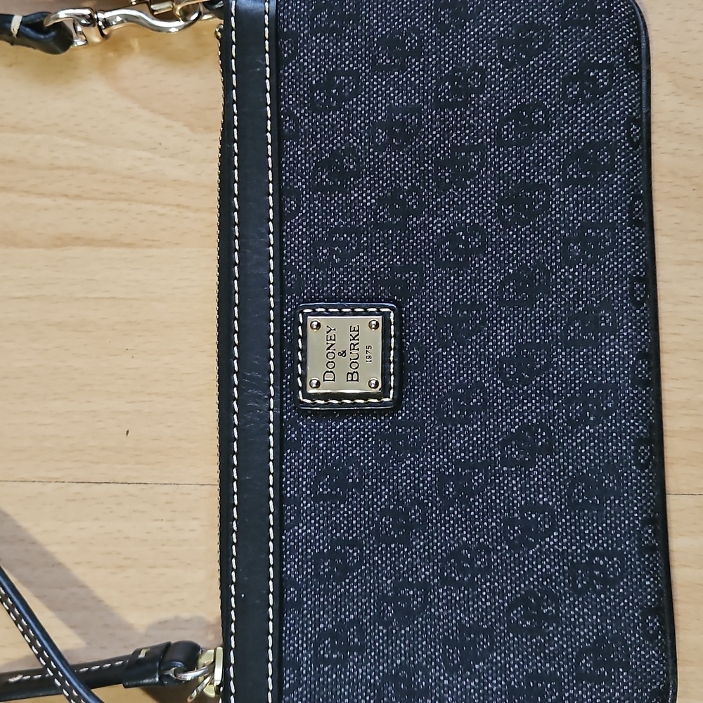 Dooney & Bourke Black Logo &Leather Wristlet with‎ Monogram. - Picture 9 of 9
